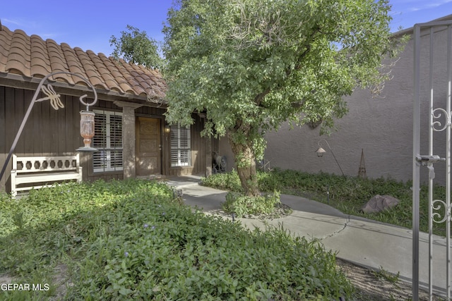4945 Vista Grande Cir, El Paso, TX 79922 - view of front of home featuring stucco siding and a tile roof