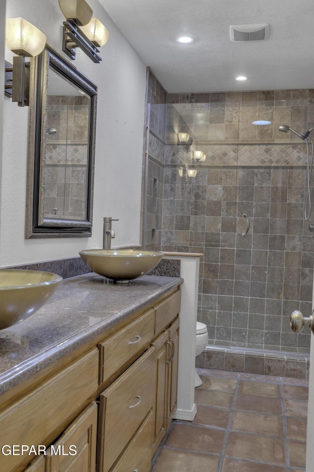 4945 Vista Grande Cir, El Paso, TX 79922 - full bath with toilet, a sink, tiled shower, and visible vents