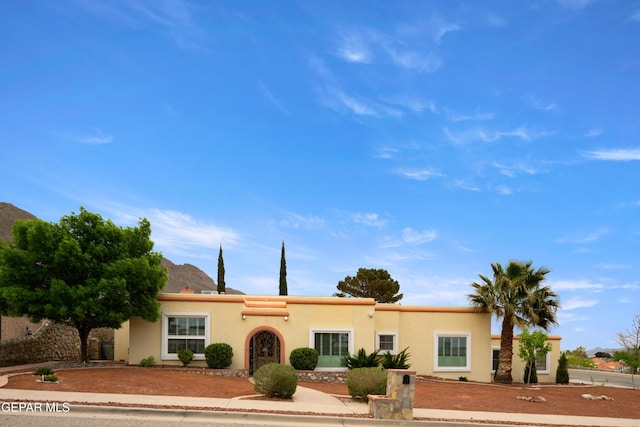 view of front facade with stucco siding