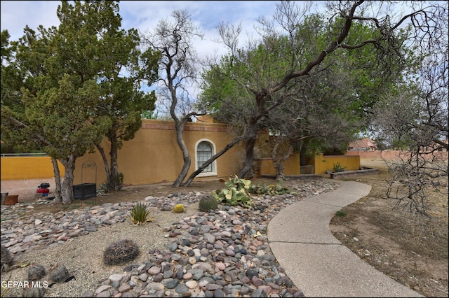 29 Cielo Vis, Anthony, NM 88021 - view of front of property with stucco siding and fence