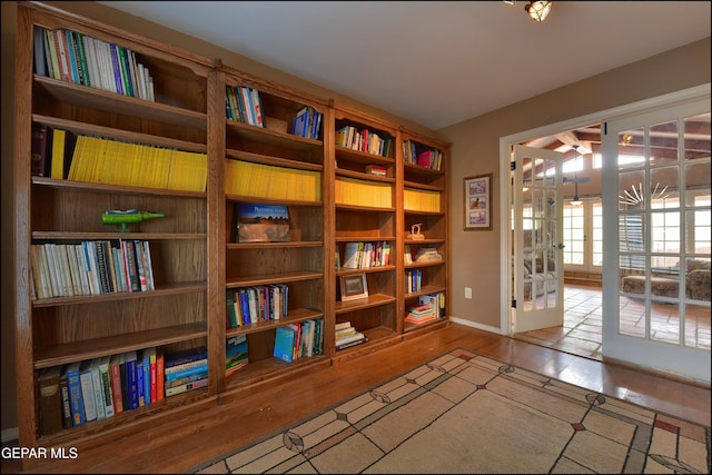 29 Cielo Vis, Anthony, NM 88021 - sitting room with baseboards and hardwood / wood-style flooring