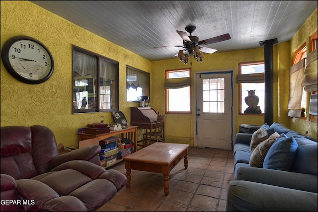 29 Cielo Vis, Anthony, NM 88021 - living area featuring a textured wall and a ceiling fan