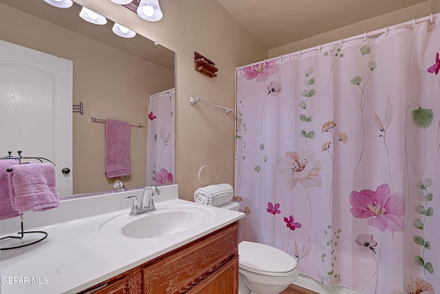 7101 Luz De Sol Dr, El Paso, TX 79912 - full bath featuring a textured wall, toilet, vanity, and a shower with curtain