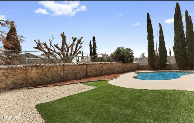 2816 Gaston Dr, El Paso, TX 79935 - view of swimming pool
