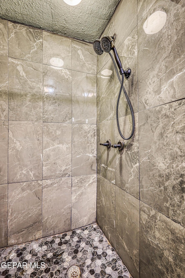 bathroom featuring tiled shower