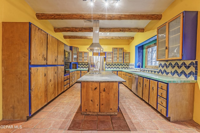32 Cielo Dorado Dr, Anthony, NM 88021 - kitchen featuring tasteful backsplash, black appliances, a center island with sink, beamed ceiling, and a sink