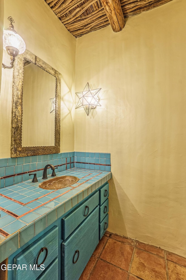 32 Cielo Dorado Dr, Anthony, NM 88021 - bathroom with vanity