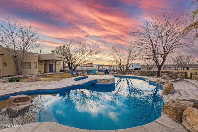 32 Cielo Dorado Dr, Anthony, NM 88021 - pool at dusk with a fenced in pool, a patio, an in ground hot tub, and fence