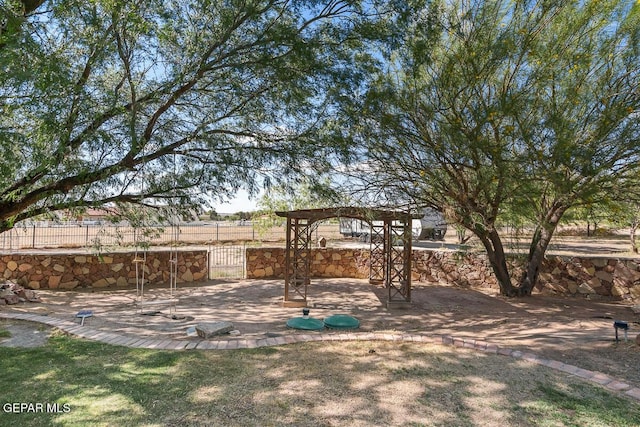 32 Cielo Dorado Dr, Anthony, NM 88021 - view of yard with fence