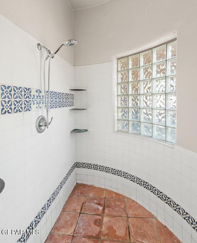 32 Cielo Dorado Dr, Anthony, NM 88021 - full bath with tiled shower and tile walls
