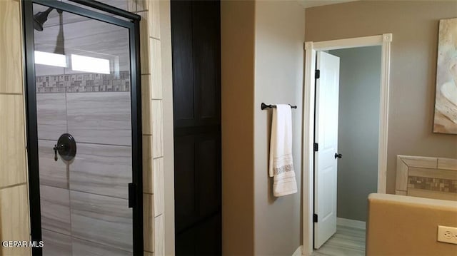 bathroom featuring tiled shower