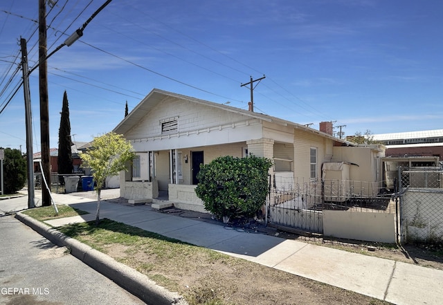 81 N Eucalyptus St, El Paso, TX 79901 - bungalow featuring a gate, covered porch, and a fenced front yard