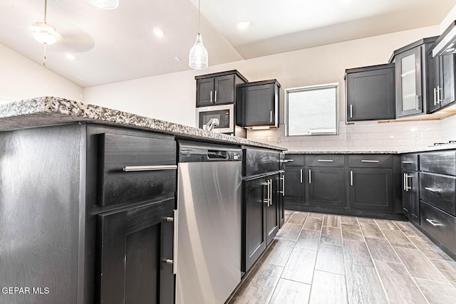 kitchen featuring pendant lighting, tasteful backsplash, light wood-style flooring, stainless steel appliances, and a ceiling fan