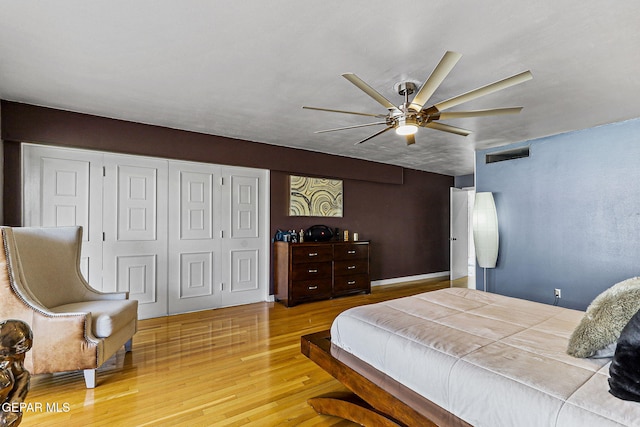 701 La Cruz Dr, El Paso, TX 79902 - bedroom with visible vents, a ceiling fan, and wood finished floors