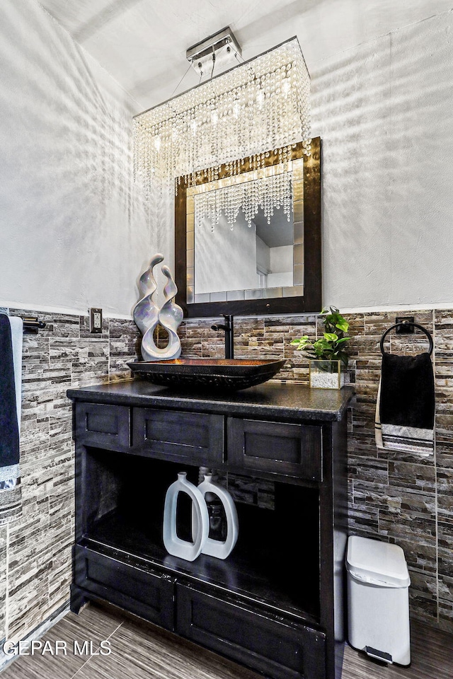 701 La Cruz Dr, El Paso, TX 79902 - room details with a sink