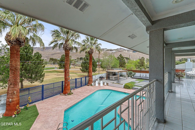 701 La Cruz Dr, El Paso, TX 79902 - view of swimming pool with a mountain view, fence, a fenced in pool, and a patio