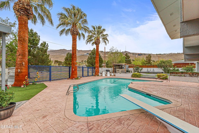 701 La Cruz Dr, El Paso, TX 79902 - view of swimming pool featuring a patio, a fenced in pool, fence, and exterior kitchen