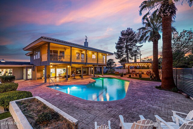 701 La Cruz Dr, El Paso, TX 79902 - view of swimming pool featuring fence, a fenced in pool, and a patio