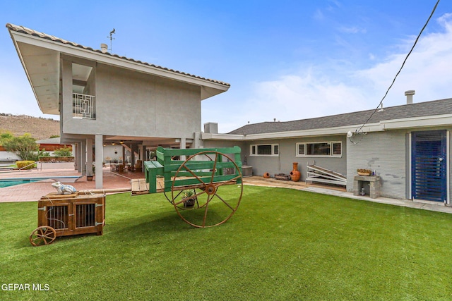 701 La Cruz Dr, El Paso, TX 79902 - rear view of house with an outdoor pool, a yard, and a patio area