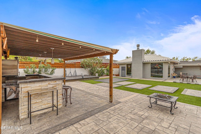 701 La Cruz Dr, El Paso, TX 79902 - view of patio with exterior kitchen, outdoor dry bar, and fence