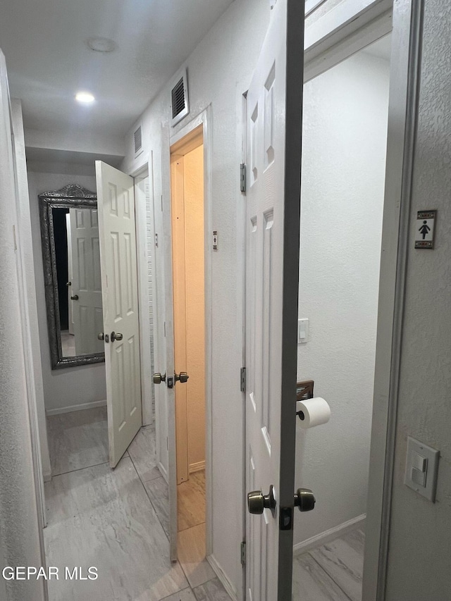 701 La Cruz Dr, El Paso, TX 79902 - corridor with visible vents and baseboards