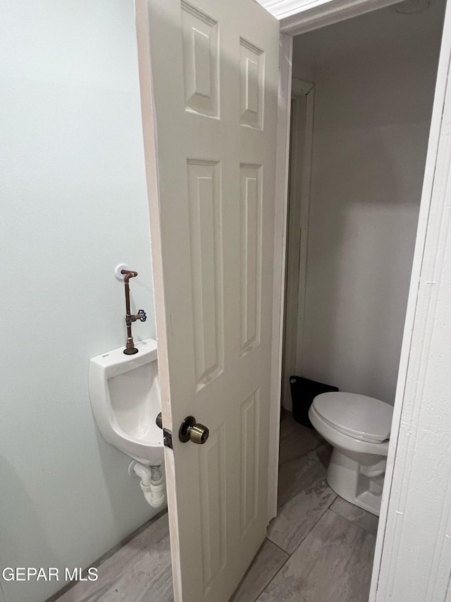 701 La Cruz Dr, El Paso, TX 79902 - bathroom featuring toilet