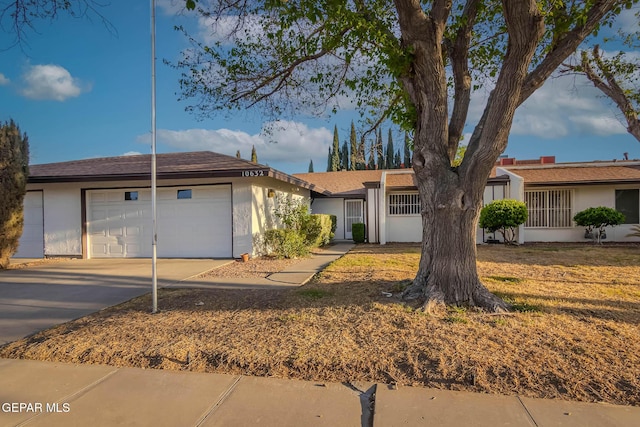 10632 Park View Cir, El Paso, TX 79935 - single story home featuring concrete driveway, stucco siding, and an attached garage