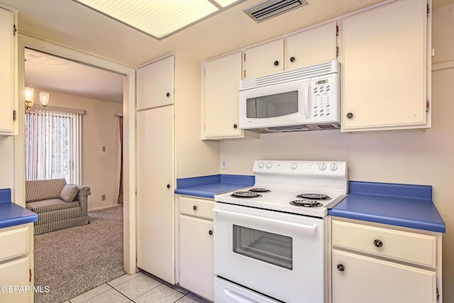 10632 Park View Cir, El Paso, TX 79935 - kitchen featuring visible vents, white appliances, light colored carpet, and light tile patterned flooring
