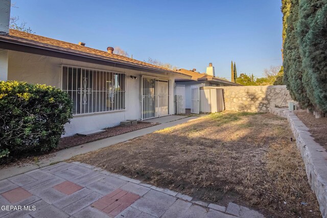 10632 Park View Cir, El Paso, TX 79935 - rear view of property featuring stucco siding and fence