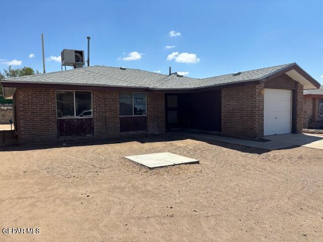 1562 Diego Rivera Dr, El Paso, TX 79936 - ranch-style house with a garage, brick siding, and concrete driveway