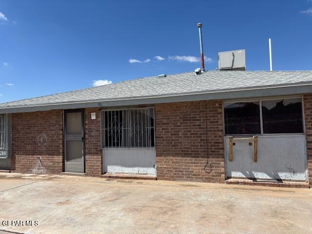 1562 Diego Rivera Dr, El Paso, TX 79936 - exterior space featuring brick siding and roof with shingles