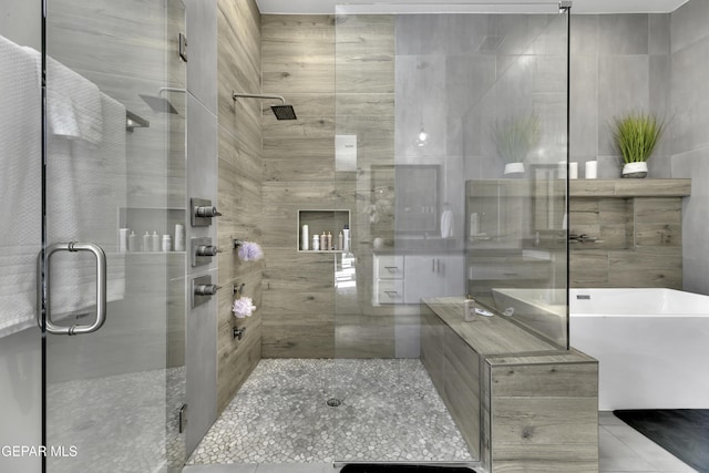784 Brunswick Pl, Horizon City, TX 79928 - full bath featuring a shower stall