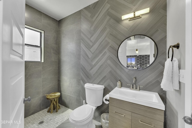 784 Brunswick Pl, Horizon City, TX 79928 - bathroom featuring toilet, tiled shower, and vanity