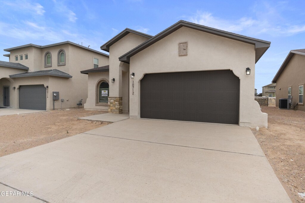 1113 Bronze Hill Ave, Santa Teresa, NM 88008 - photo 1
