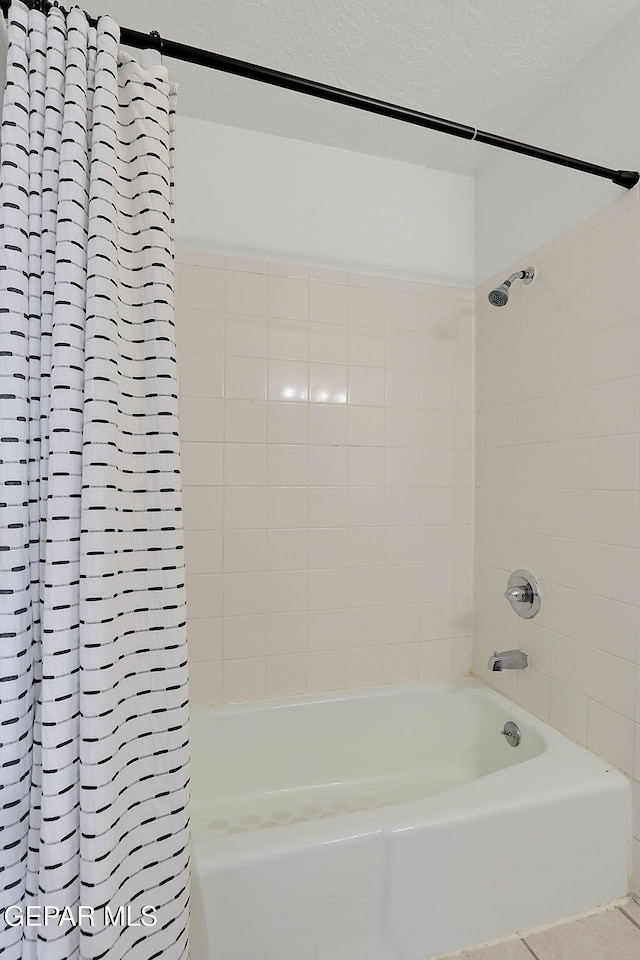 3705 Roslyn Dr, Horizon City, TX 79928 - bathroom featuring shower / tub combo with curtain