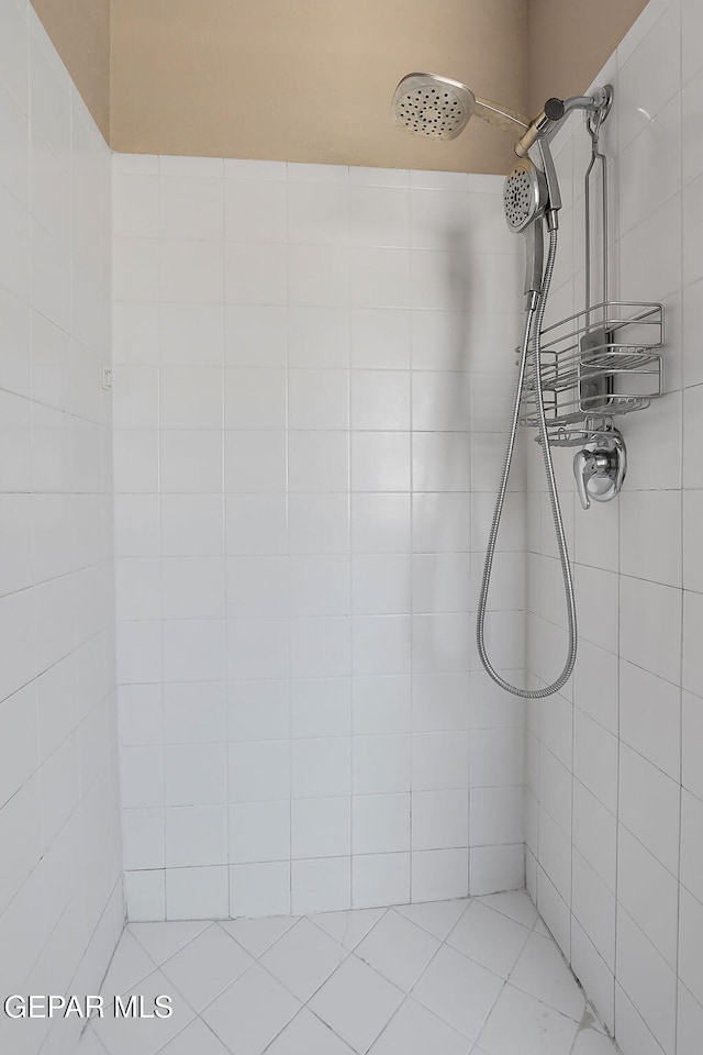 3705 Roslyn Dr, Horizon City, TX 79928 - bathroom with tiled shower