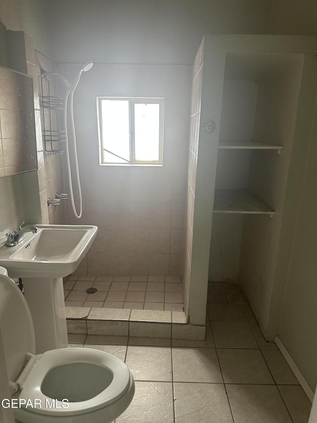 3506 Pera Ave Unit A & B, El Paso, TX 79905 - bathroom with a tile shower, tile patterned flooring, and toilet