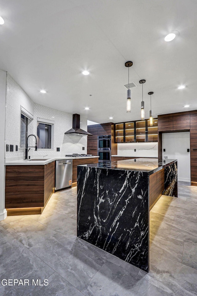 4108 Metetuye Ln, El Paso, TX 79902 - kitchen featuring wall chimney exhaust hood, modern cabinets, a sink, appliances with stainless steel finishes, and a spacious island
