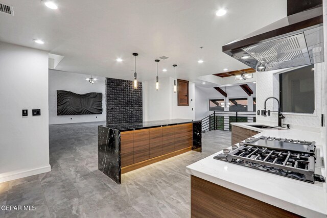 4108 Metetuye Ln, El Paso, TX 79902 - kitchen featuring recessed lighting, open floor plan, black gas stovetop, modern cabinets, and a sink