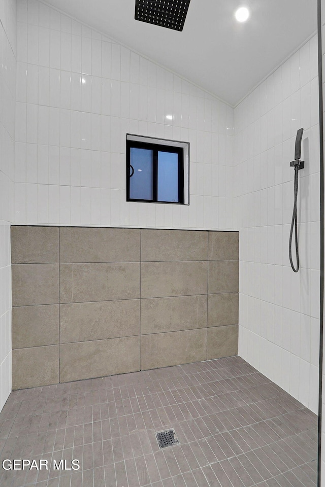 4108 Metetuye Ln, El Paso, TX 79902 - full bath featuring tiled shower and lofted ceiling