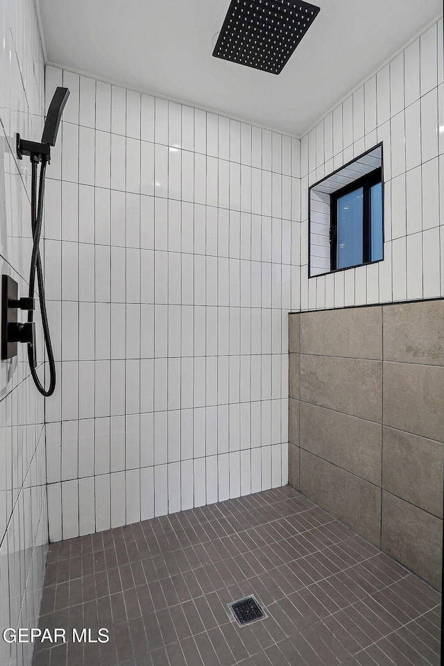 4108 Metetuye Ln, El Paso, TX 79902 - bathroom with tiled shower