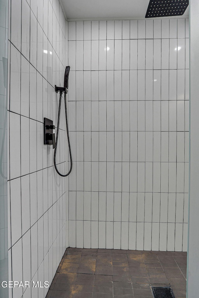 4108 Metetuye Ln, El Paso, TX 79902 - full bathroom with a tile shower
