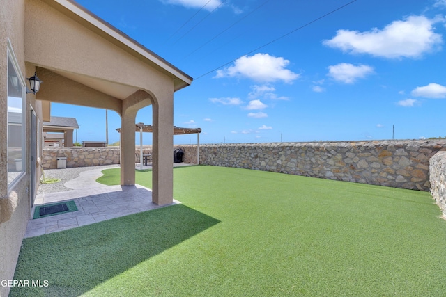 3841 Loma Adriana, El Paso, TX 79938 - view of yard featuring a patio