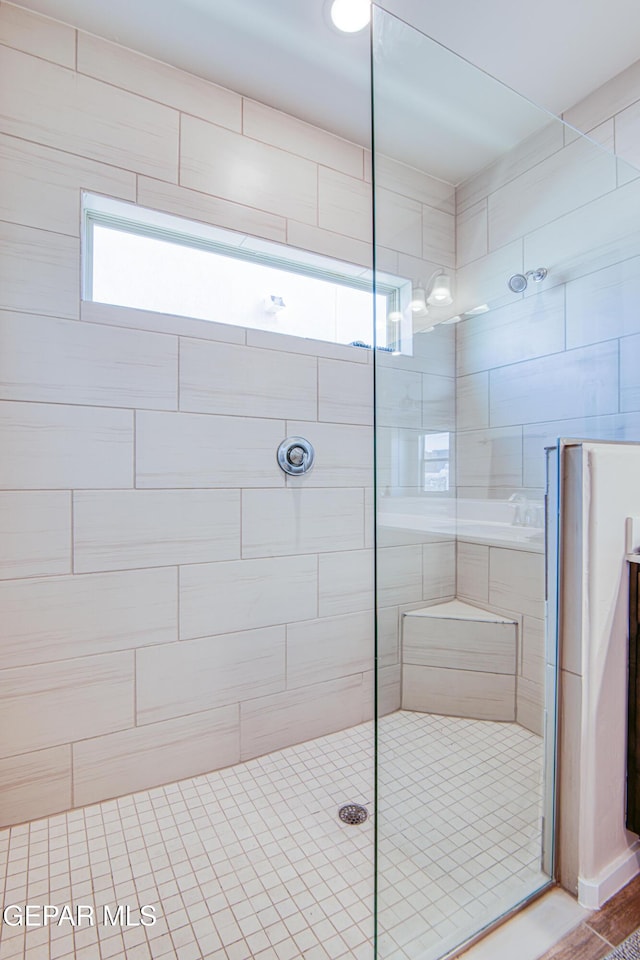 951 Airship Pl, El Paso, TX 79928 - full bathroom featuring tiled shower