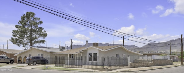 view of front of home with stucco siding and a fenced front yard