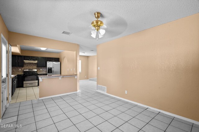 kitchen with under cabinet range hood, ceiling fan, visible vents, and stainless steel appliances