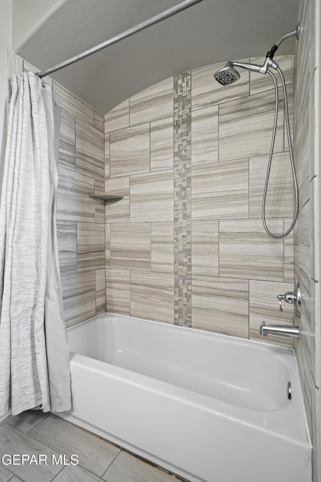 bathroom featuring shower / bath combo