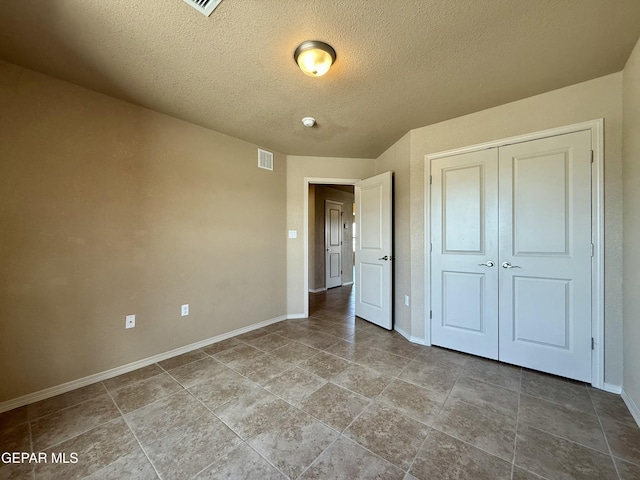 312 Via Cumbre Linda Cir, El Paso, TX 79928 - unfurnished bedroom featuring a closet, a textured ceiling, visible vents, and baseboards