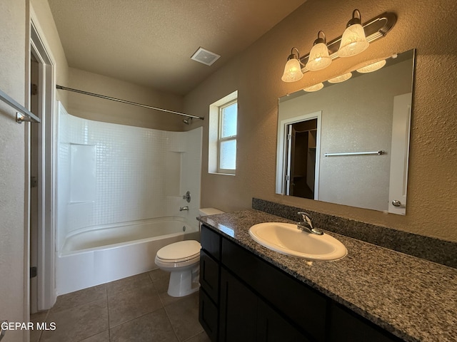312 Via Cumbre Linda Cir, El Paso, TX 79928 - full bathroom featuring toilet, a textured wall, and visible vents