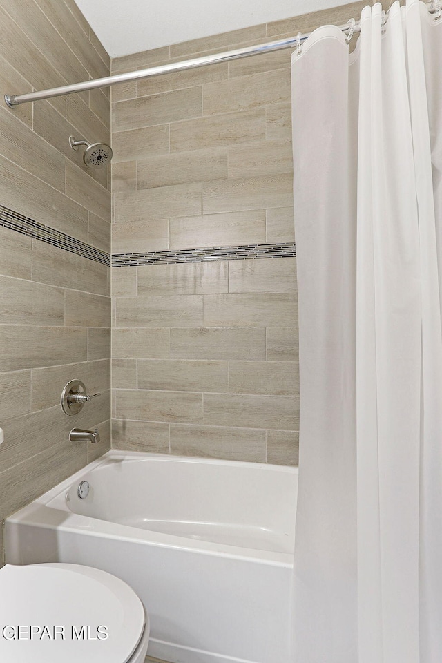 1205 Night Sky St, Horizon City, TX 79928 - full bathroom featuring toilet and shower / tub combo with curtain